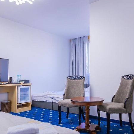 Magnolia Hotel Kutno Bagian luar foto