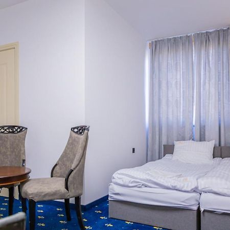 Magnolia Hotel Kutno Bagian luar foto