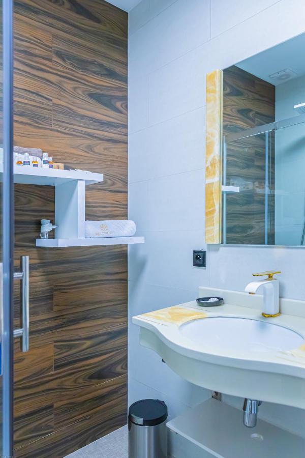 Magnolia Hotel Kutno Bagian luar foto