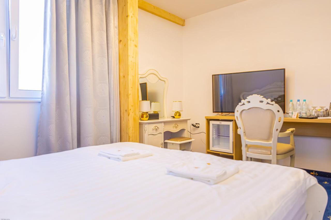 Magnolia Hotel Kutno Bagian luar foto