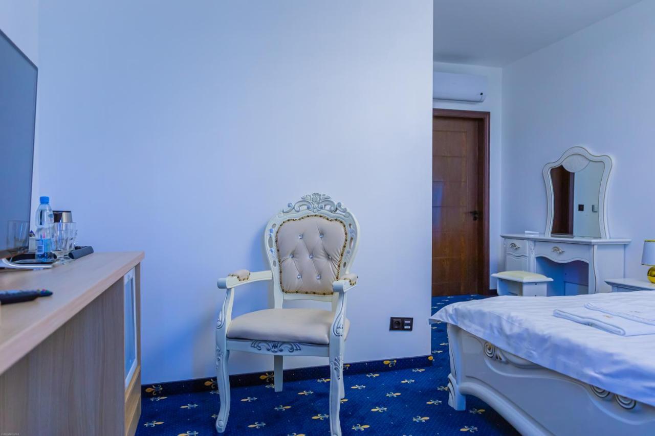 Magnolia Hotel Kutno Bagian luar foto