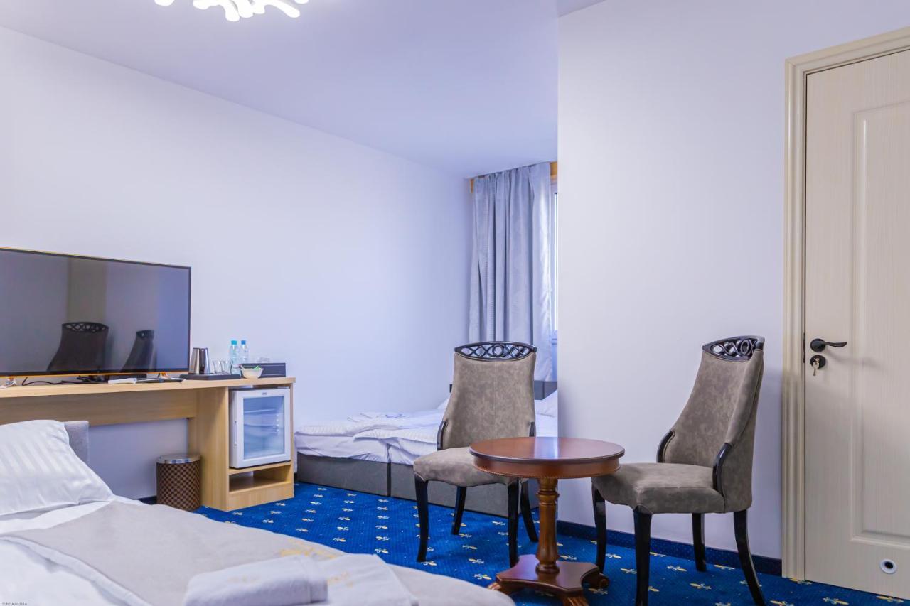 Magnolia Hotel Kutno Bagian luar foto