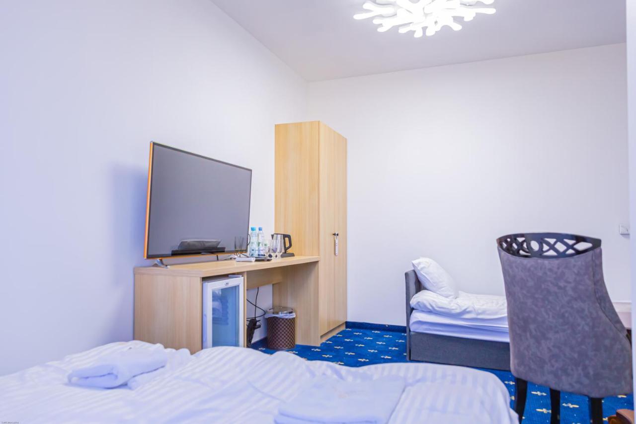 Magnolia Hotel Kutno Bagian luar foto