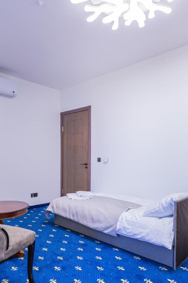 Magnolia Hotel Kutno Bagian luar foto