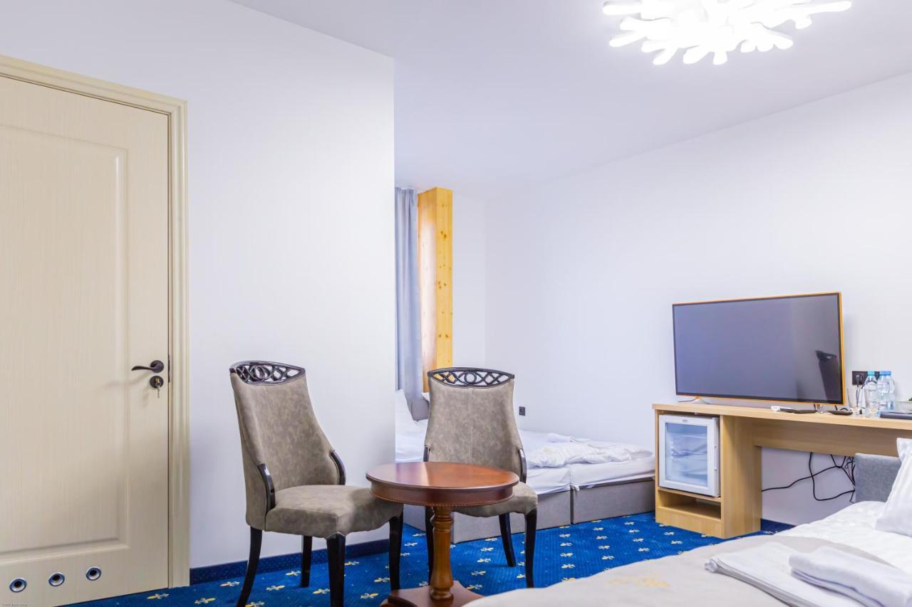 Magnolia Hotel Kutno Bagian luar foto