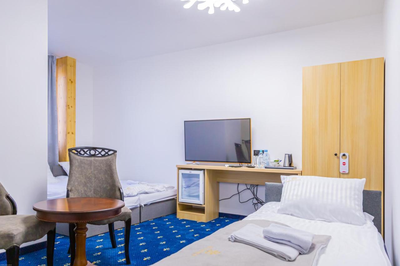 Magnolia Hotel Kutno Bagian luar foto