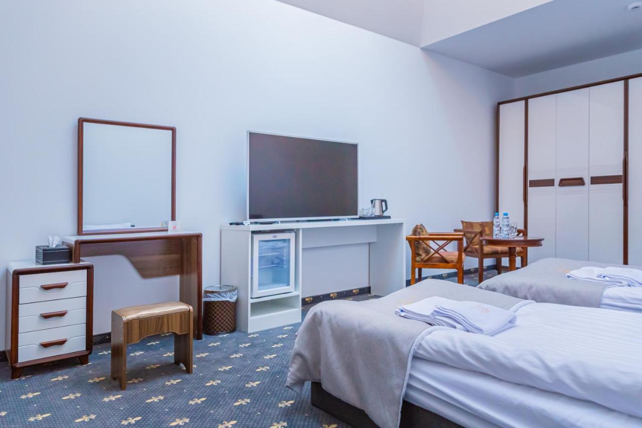 Magnolia Hotel Kutno Bagian luar foto