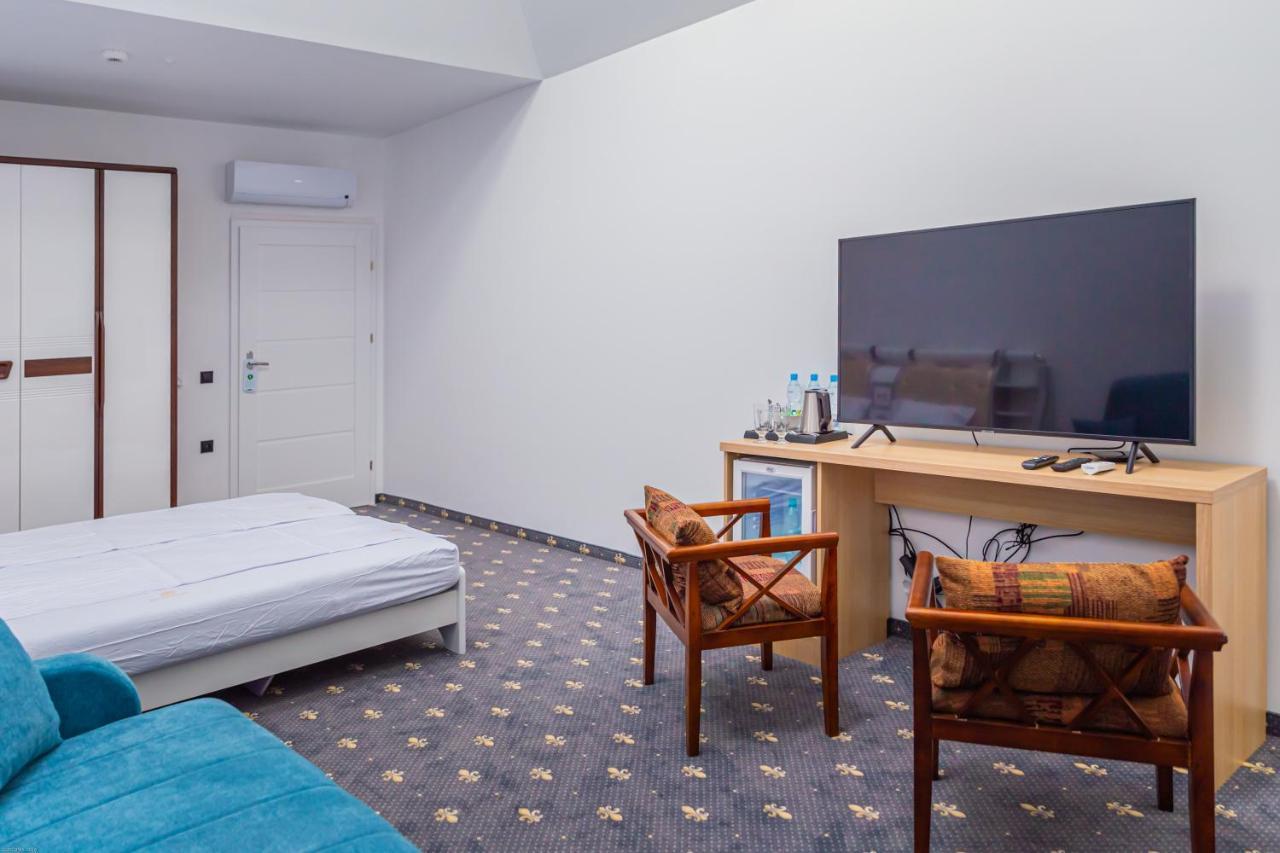 Magnolia Hotel Kutno Bagian luar foto