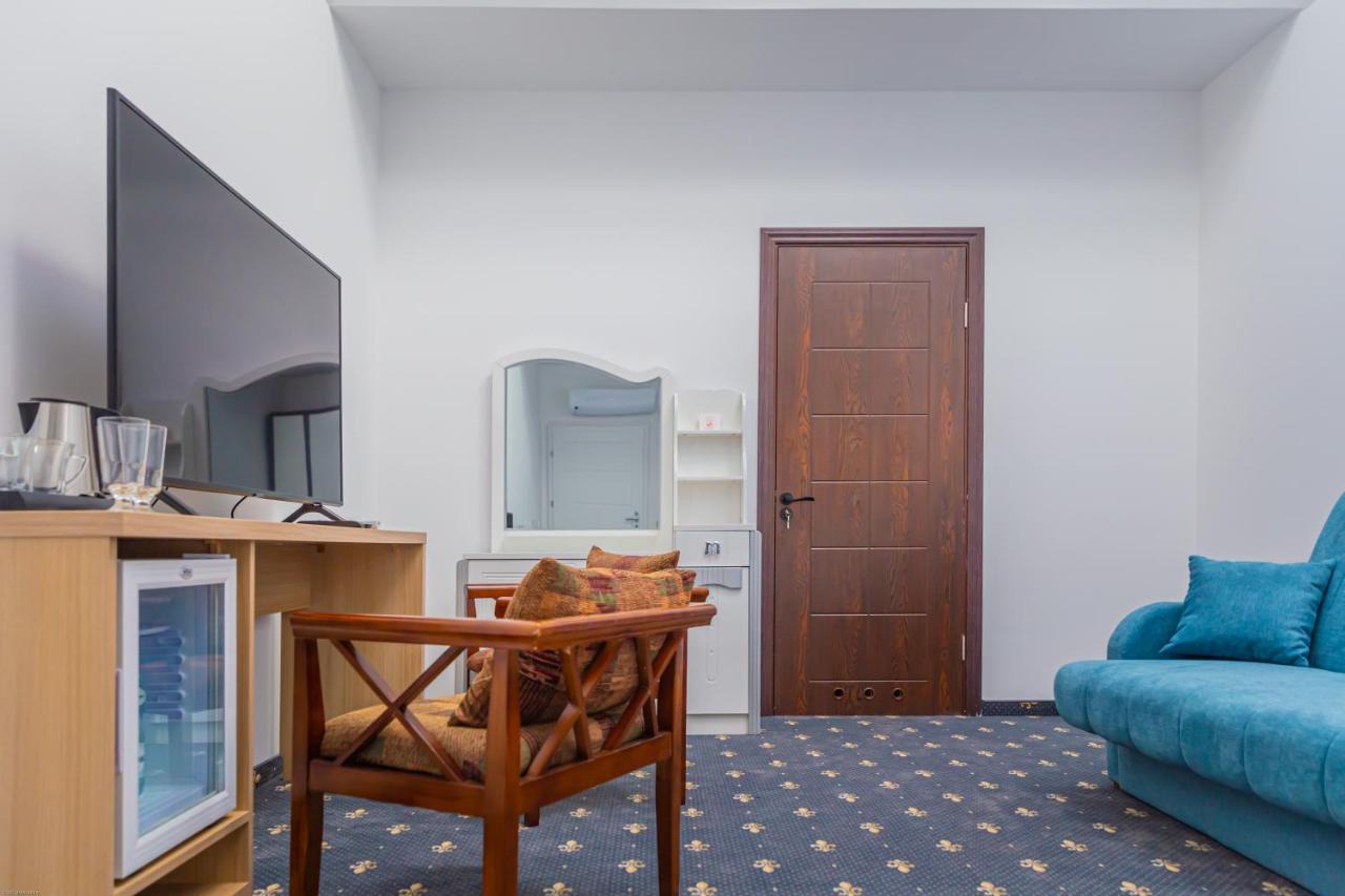 Magnolia Hotel Kutno Bagian luar foto