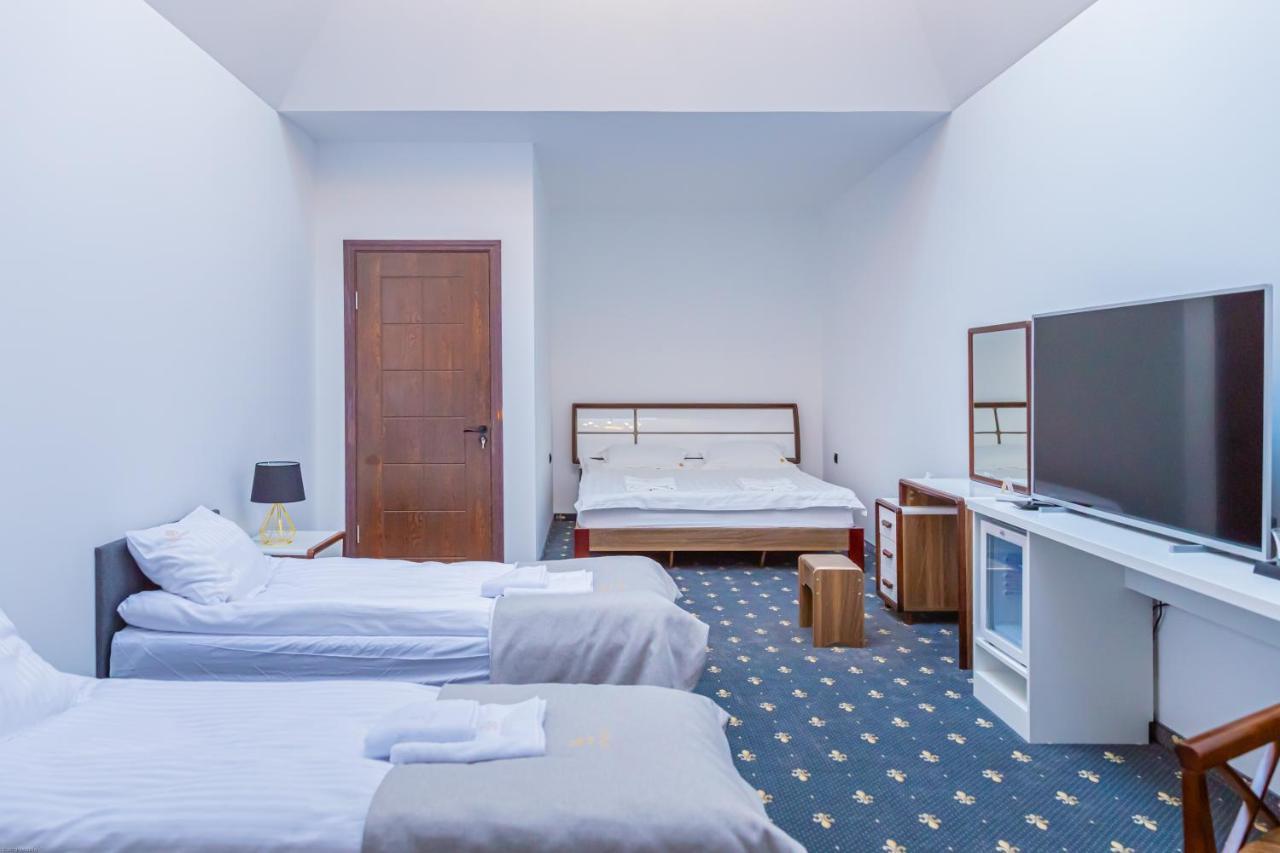 Magnolia Hotel Kutno Bagian luar foto