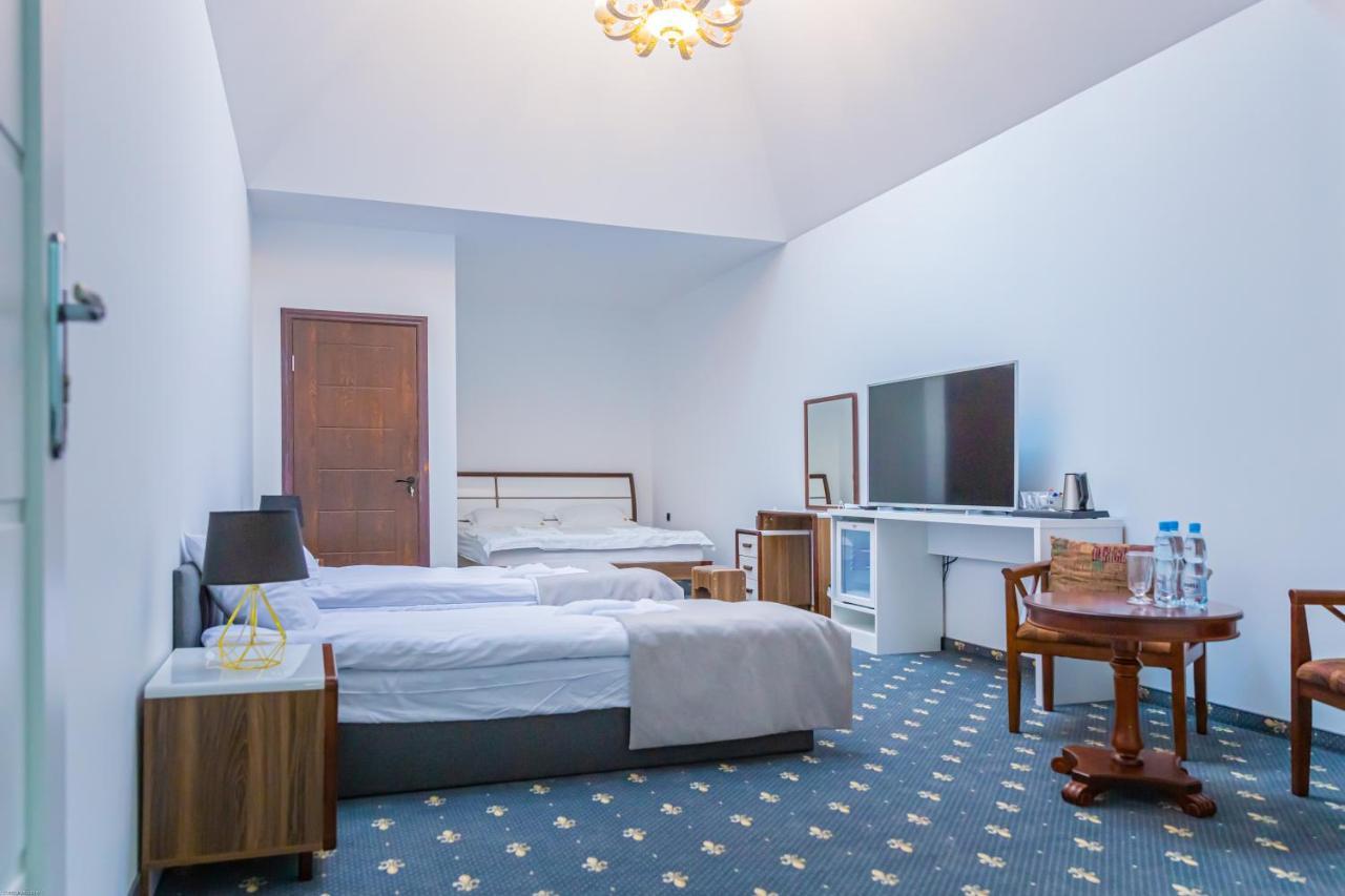 Magnolia Hotel Kutno Bagian luar foto