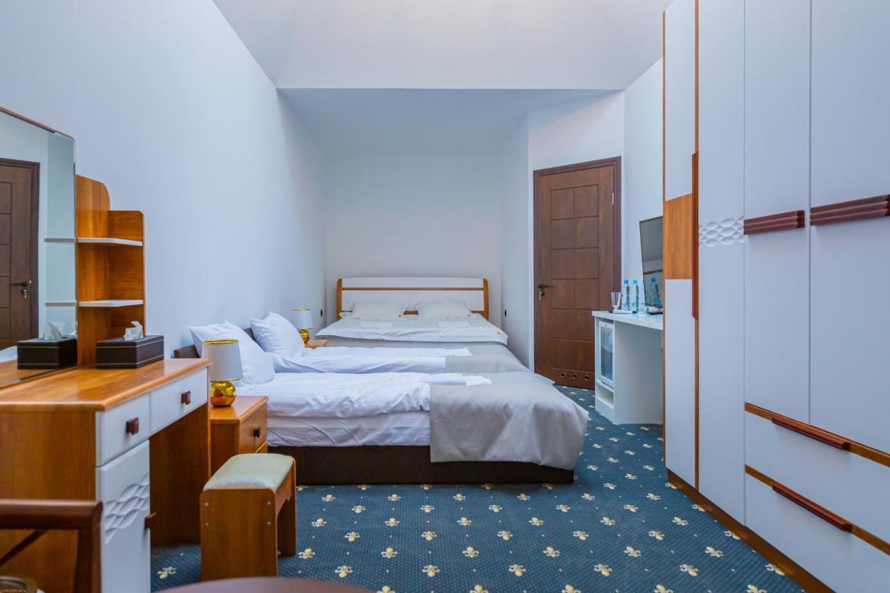 Magnolia Hotel Kutno Bagian luar foto