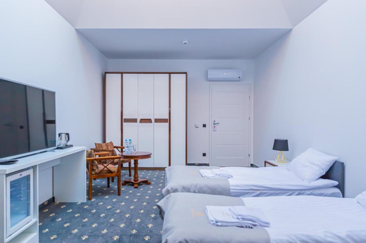 Magnolia Hotel Kutno Bagian luar foto